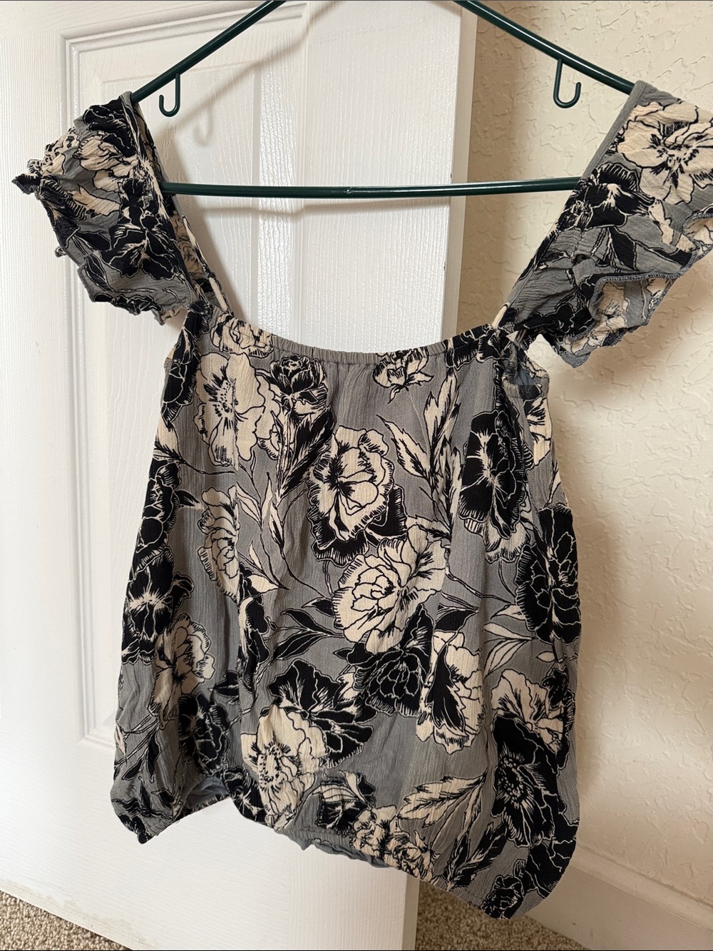 Amuse Society Floral Off-Shoulder Women's Top - Black & Cream
